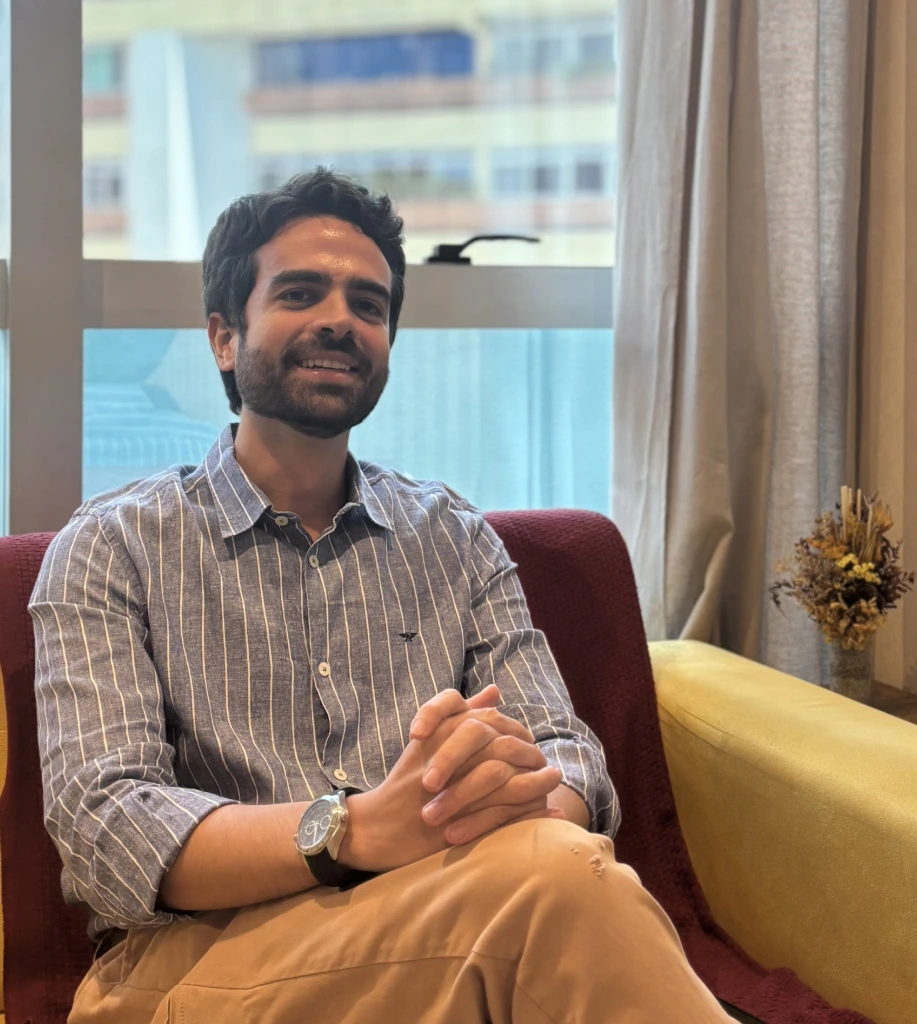 Francisco Moreira — Psicólogo Clínico com paletó cinza